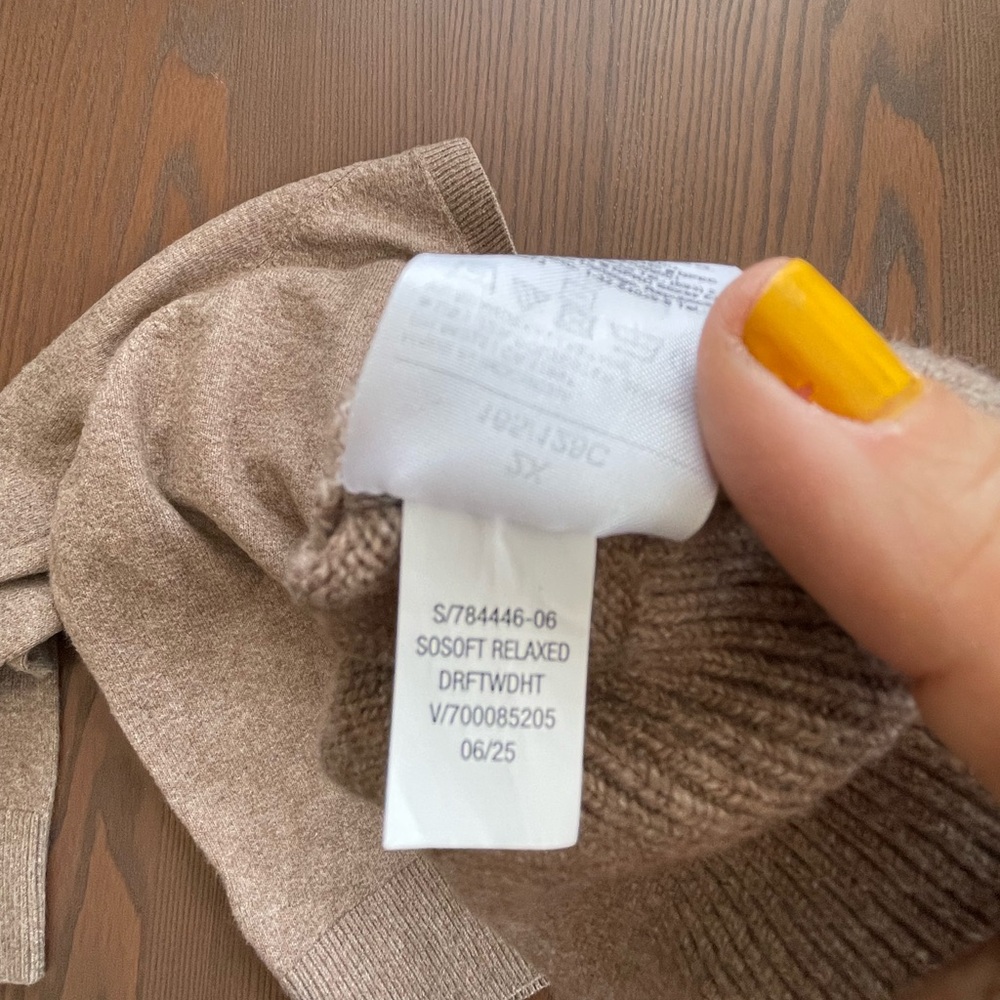 Old Navy SoSoft Loose V-Neck Sweater - Feels Like Cashmere - Warm - Plus Size - Picture 9 of 10